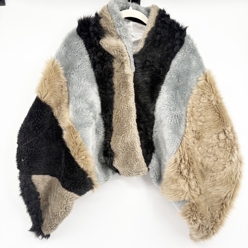Ioanna Kourbela Womens Faux Fur Colorblock Avant-Garde Luxury Shrug Cape Size M